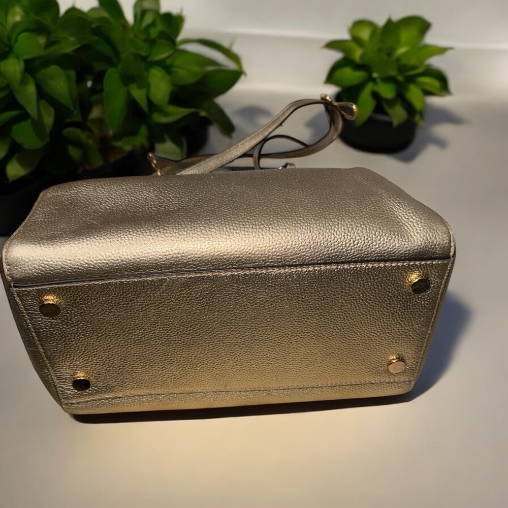 EUC Michael Kors Mercer Medium Duffle Metallic Leather Pale Gold Boston Bag - Picture 9 of 9